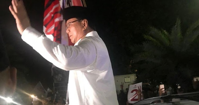 Prabowo Tinggalkan KPU Diiringi Lagu 2019 Ganti Presiden