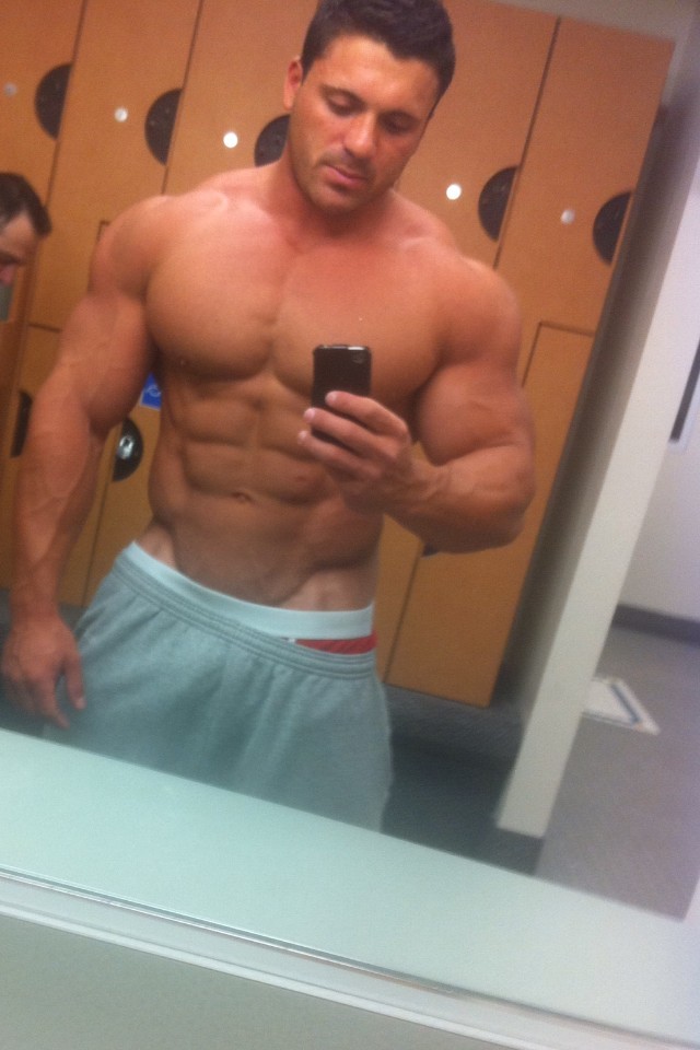 handsome-straight-bodybuilder-shirtless-muscular-daddy-strong-sexy-body-selfie