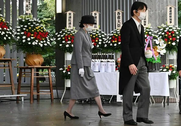 Crown Prince Akishino, Crown Princess Kiko, Princess Mako and Princess Kako visited the Chidorigafuchi National Cemetery in Chiyoda-Ku