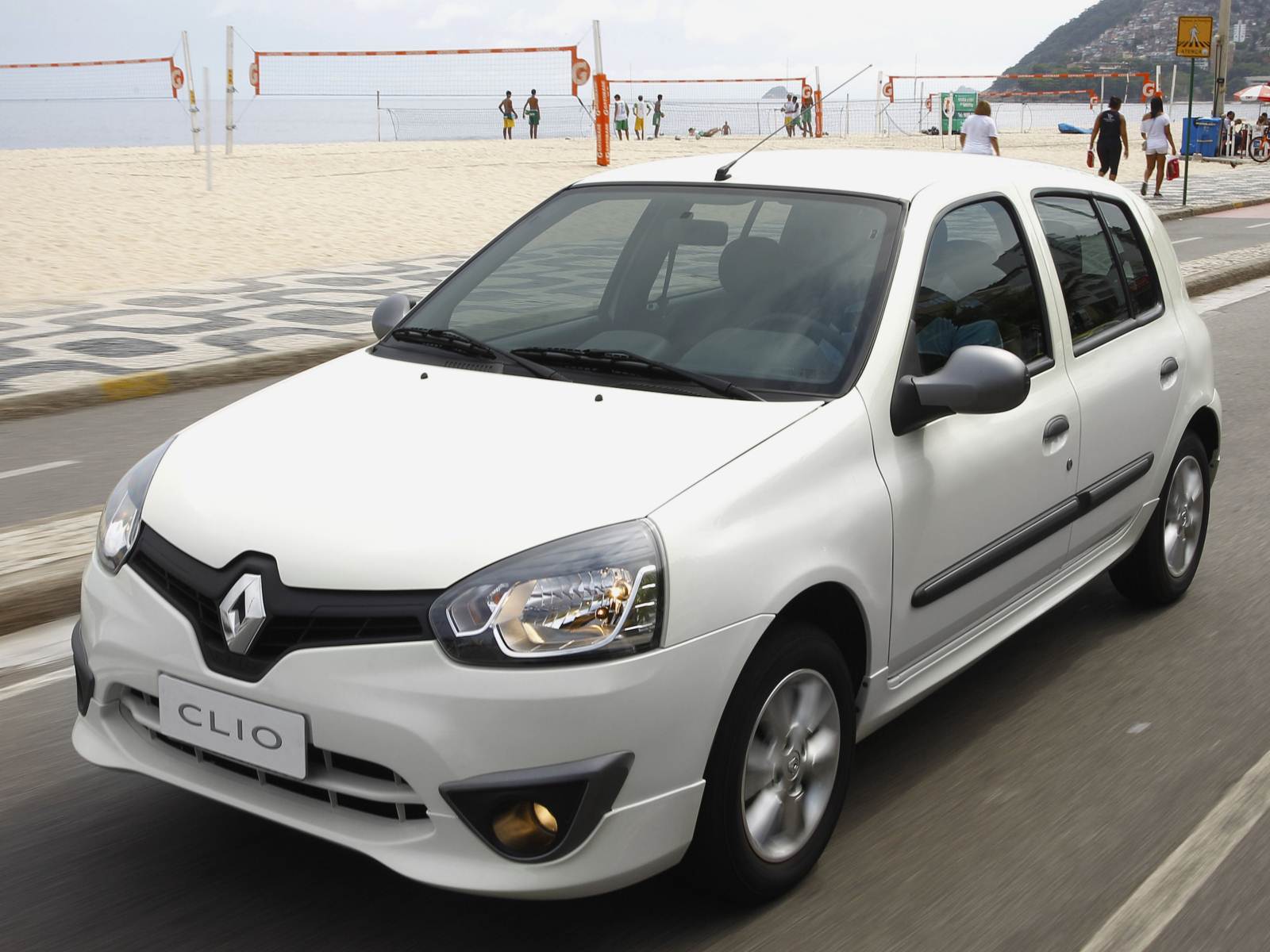 Renault Clio 2013 é mais econômico. Preços partem de R 23.290