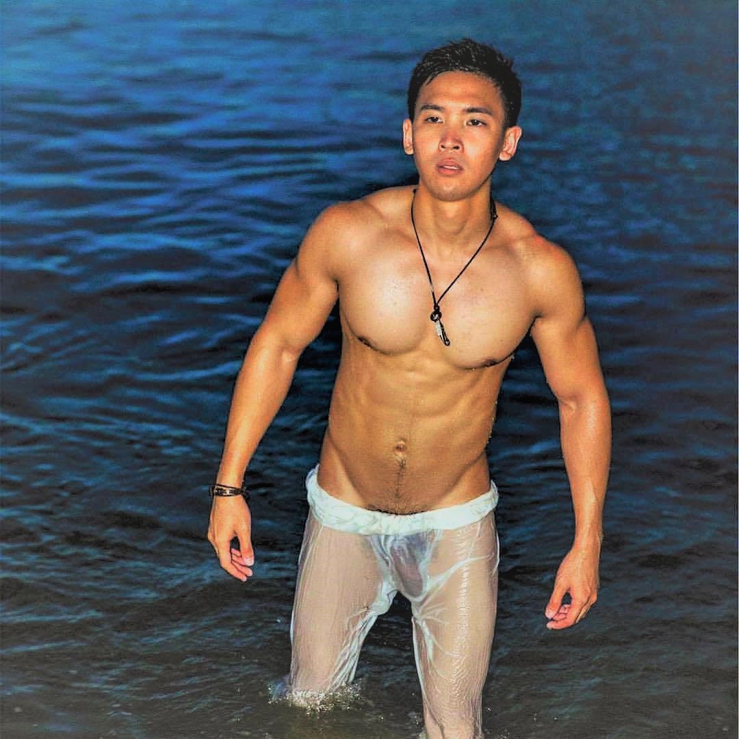 ★ Bulge and Naked Sports man : Wet Asian Black Bush.