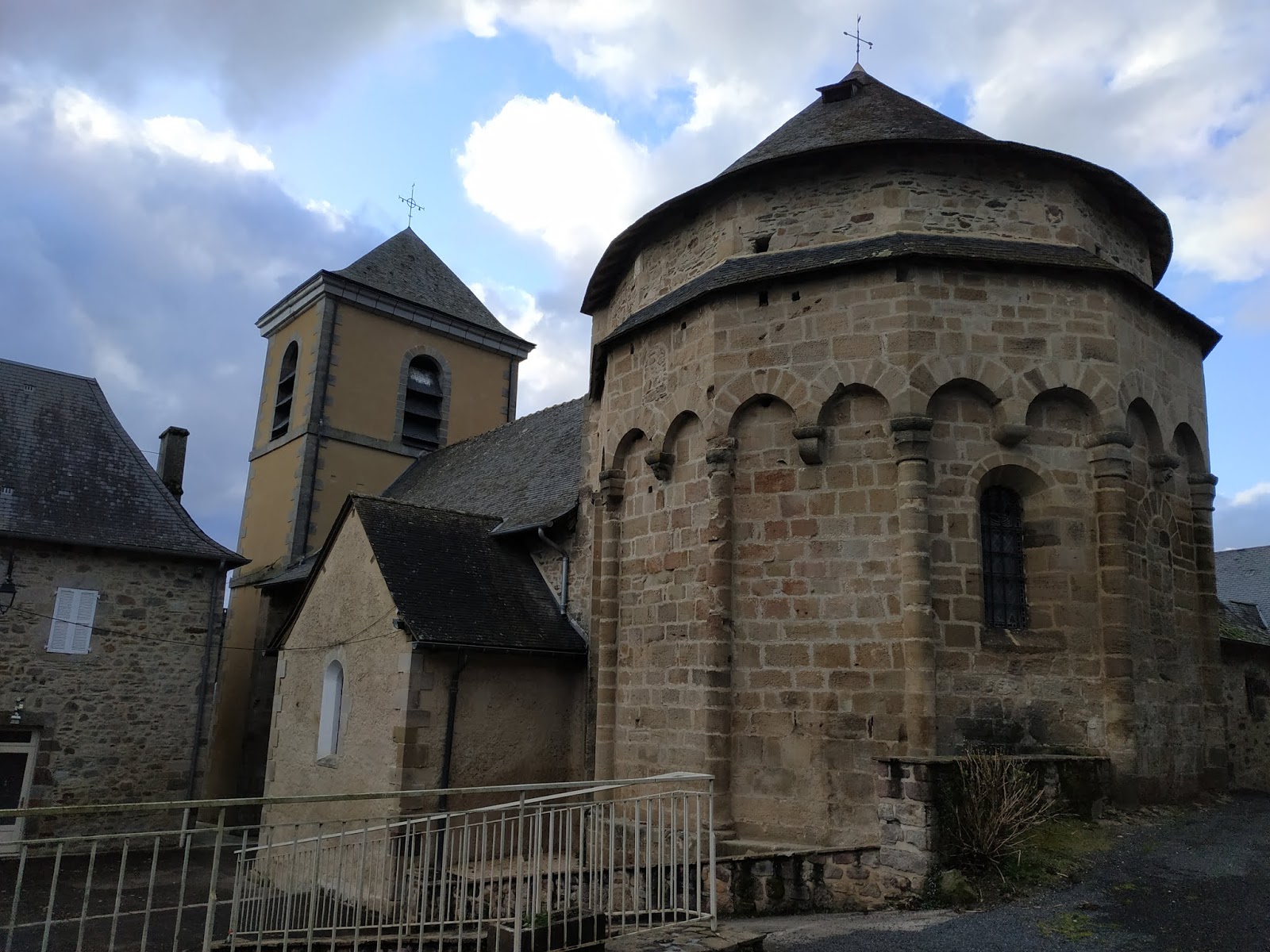 LA FRANCE DES EGLISES FRANCE OF CHURCHES VIGNOLS