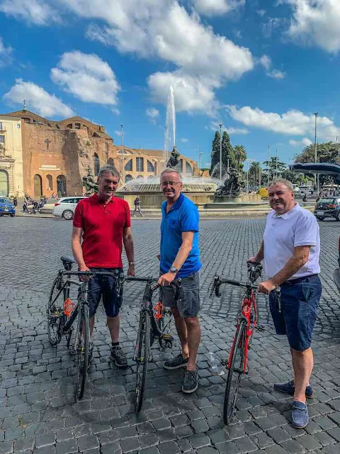 Cycling in Rome guided excursions carbon road bike rental
