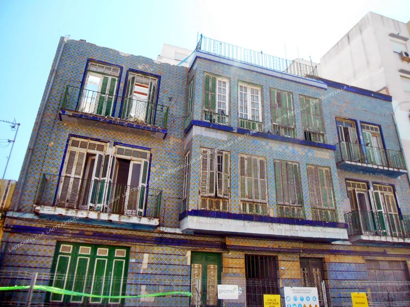 La OTRA Melilla Derribo edificio calle