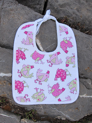 Babero cuadrado gallinas rosa