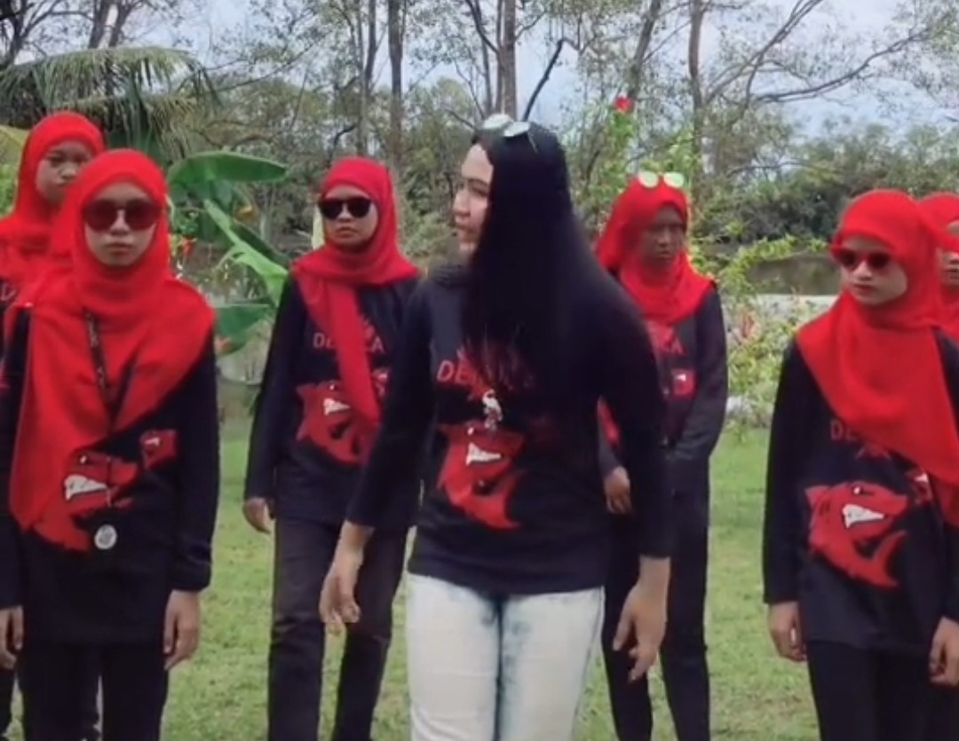 Merah squad jerung Discover senam