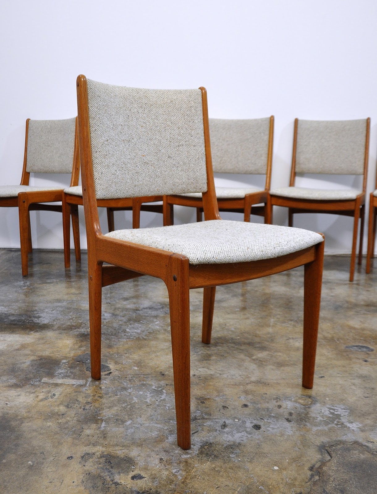 Indoor Teak Dining Table And Chairs