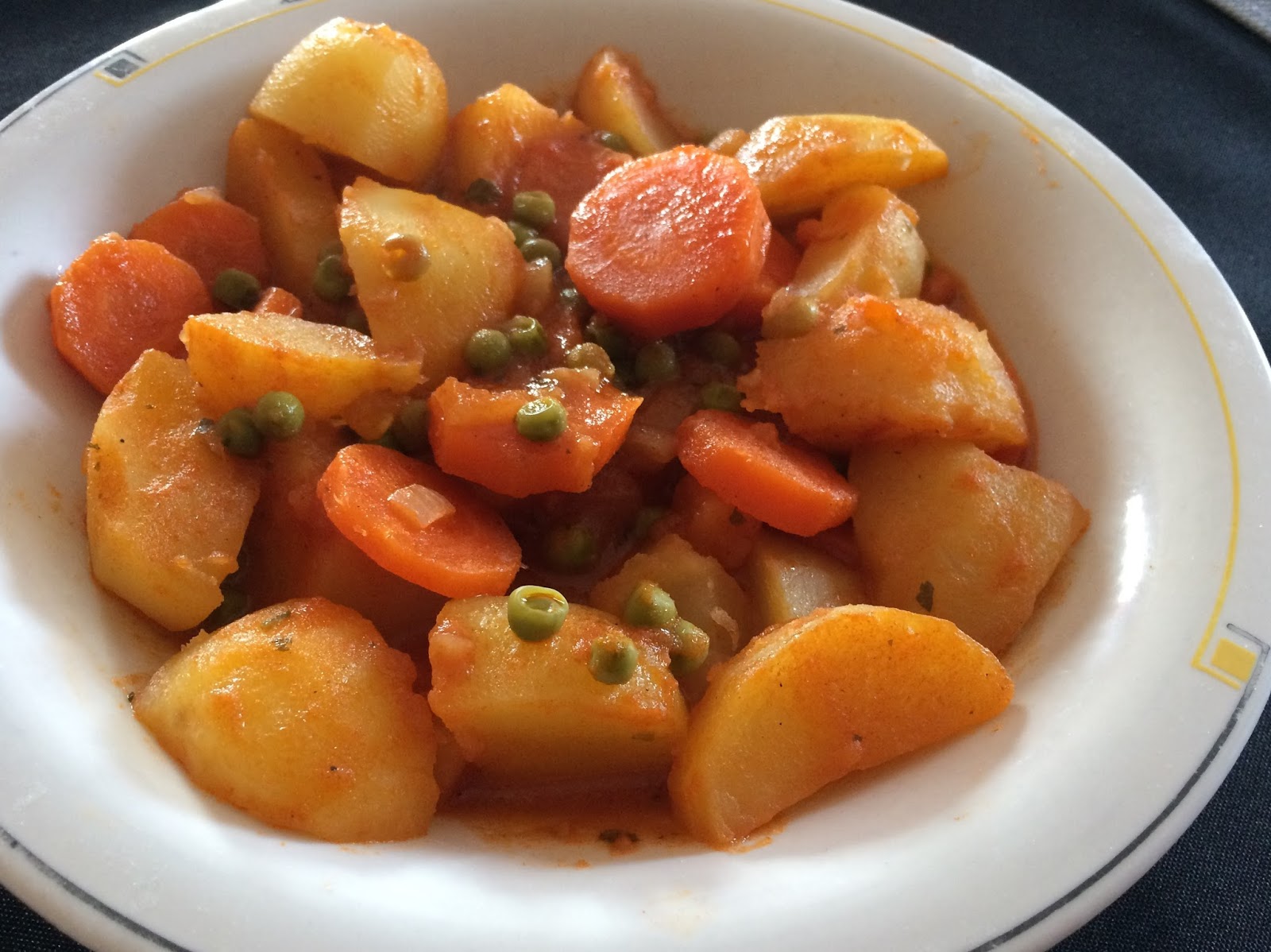 Mes Recettes Rapides: Ragout végétarien pomme de terre carotte
