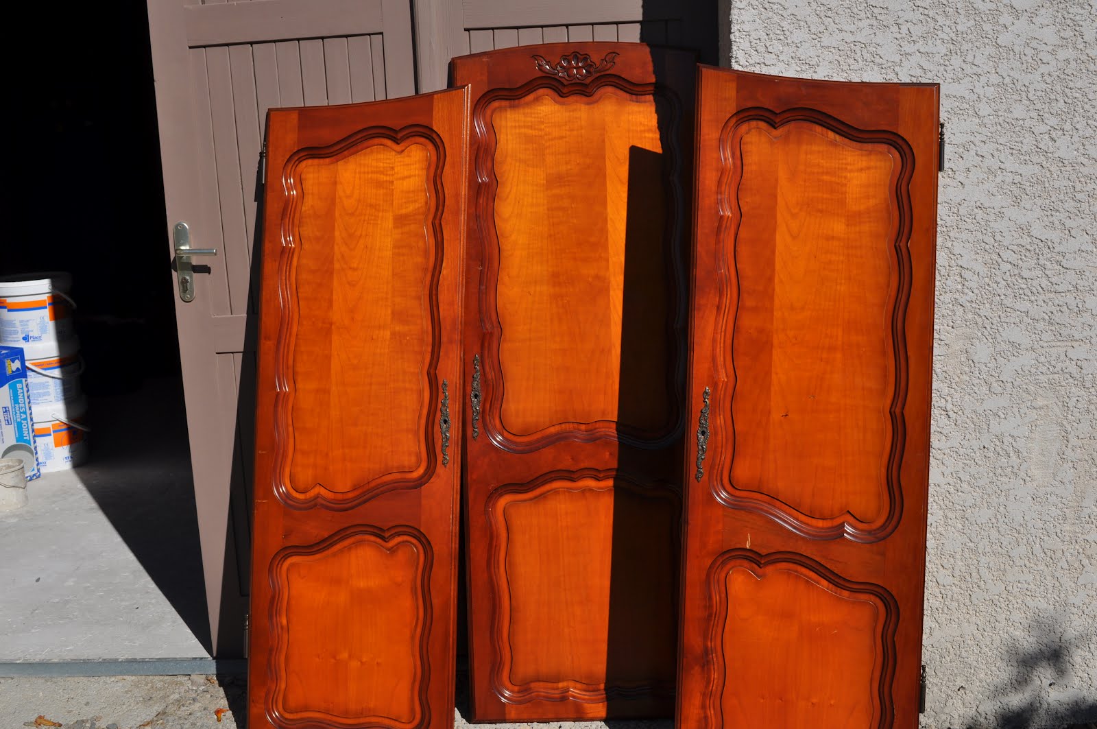 Bois et Patines Nathalie Madrenes REPEINDRE UNE ARMOIRE Bois et Patines Nathalie Madrenes REPEINDRE UNE ARMOIRE
