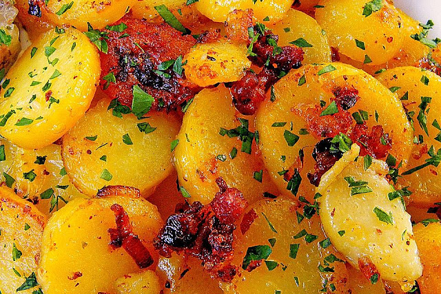 Bratkartoffeln mit Zwiebeln und Speck - Gutfuhlen