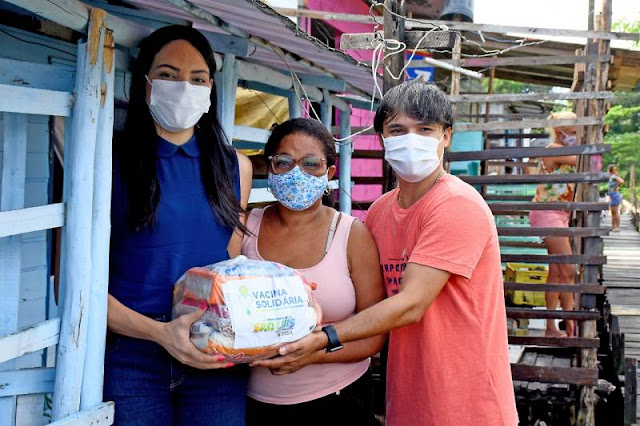 Prefeitura segue com a entrega de alimentos arrecadados pela campanha “Vacina Solidária” a famílias do bairro Divineia/Santa Cruz Prefeitura segue com a entrega de alimentos arrecadados pela campanha “Vacina Solidária” a famílias do bairro Divineia/Santa Cruz