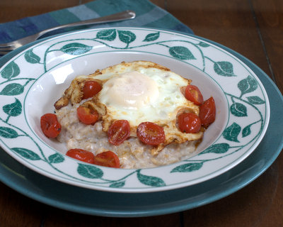How to Transform Your Morning Oatmeal with Creamy Oatmeal ♥ KitchenParade.com, half steel-cut oats and half old-fashioned rolled oats cooked in part milk, part water. Great texture. Great for meal prep. Weight Watchers Friendly.