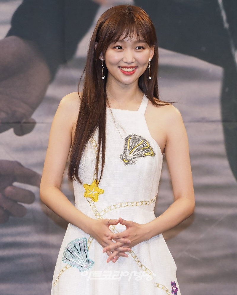 Nao Kanzaki and a few friends Jin KiJoo Her third intro post....