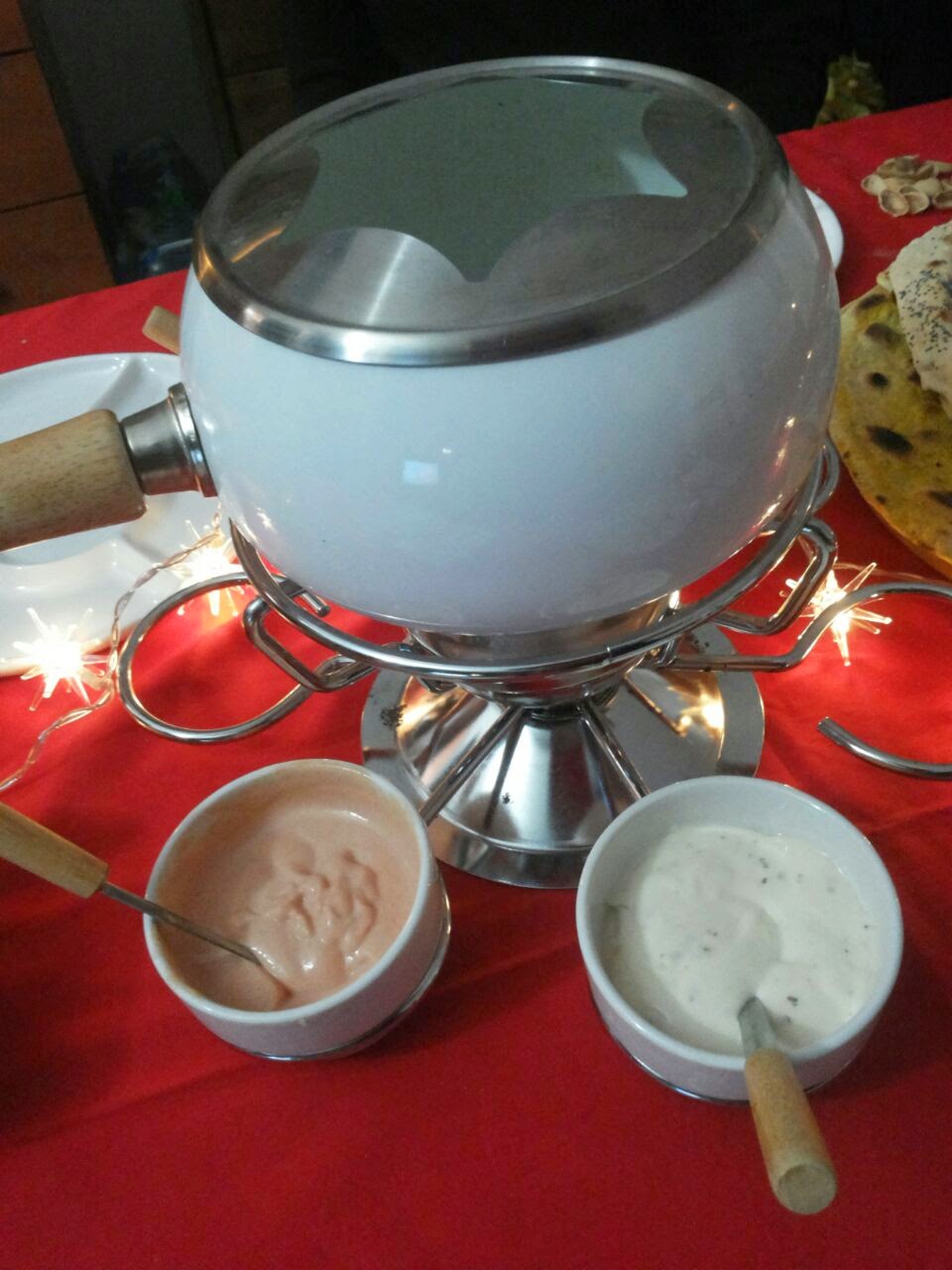 Schizzi di sapore Svizzera in tavola la fondue chinoise