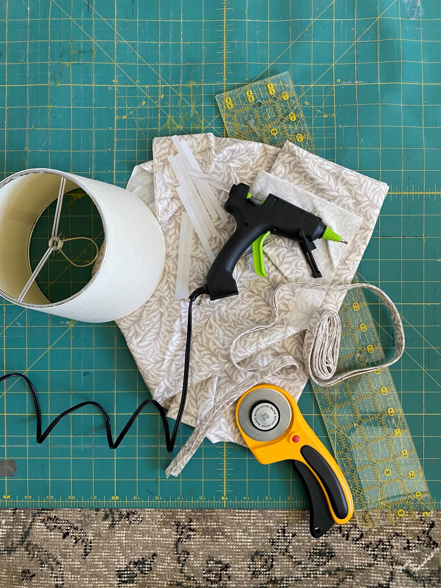 Proquality DIY pleated lampshade tutorial! / Create / Enjoy