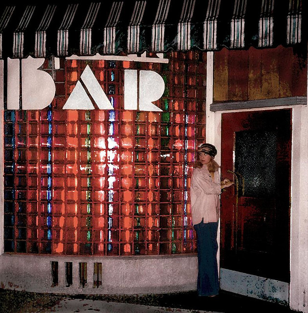 15 Extraordinary Color Photographs Capture Street Life of