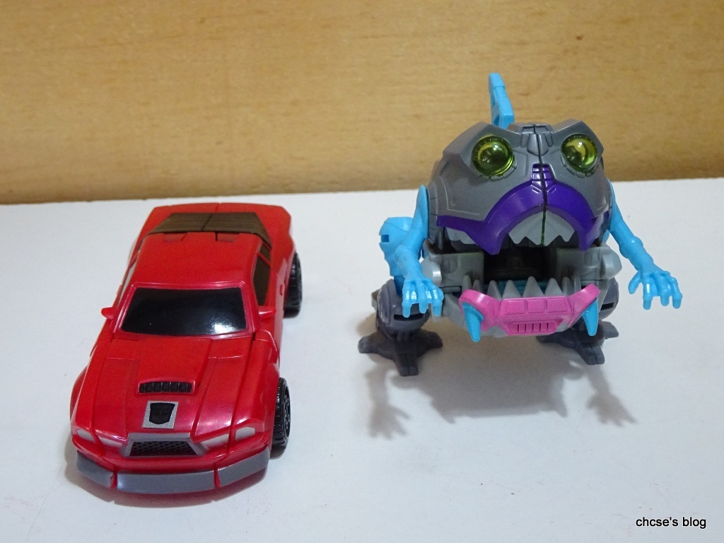 ChCse's blog: Toy Review: Transformers Generations Titans Return Gnaw