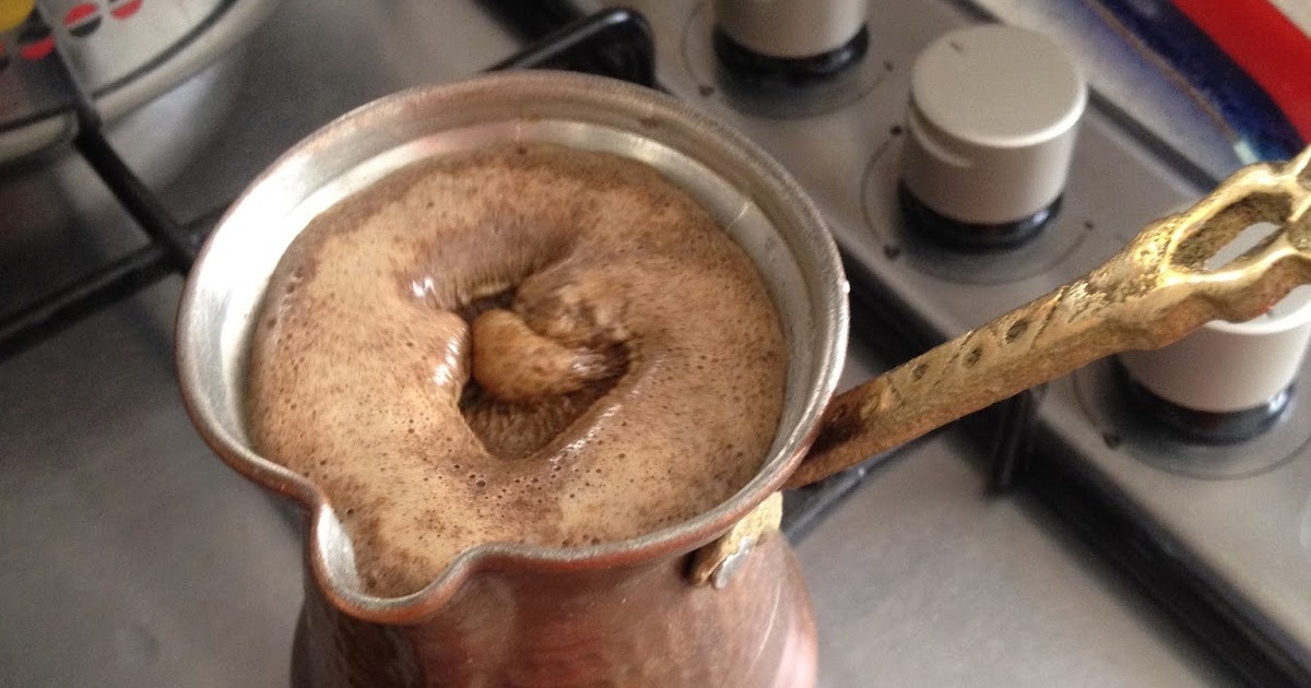 Tülay GÜRDAL İnce Belli Bardakta Sütlü TÜRK Kahvesi