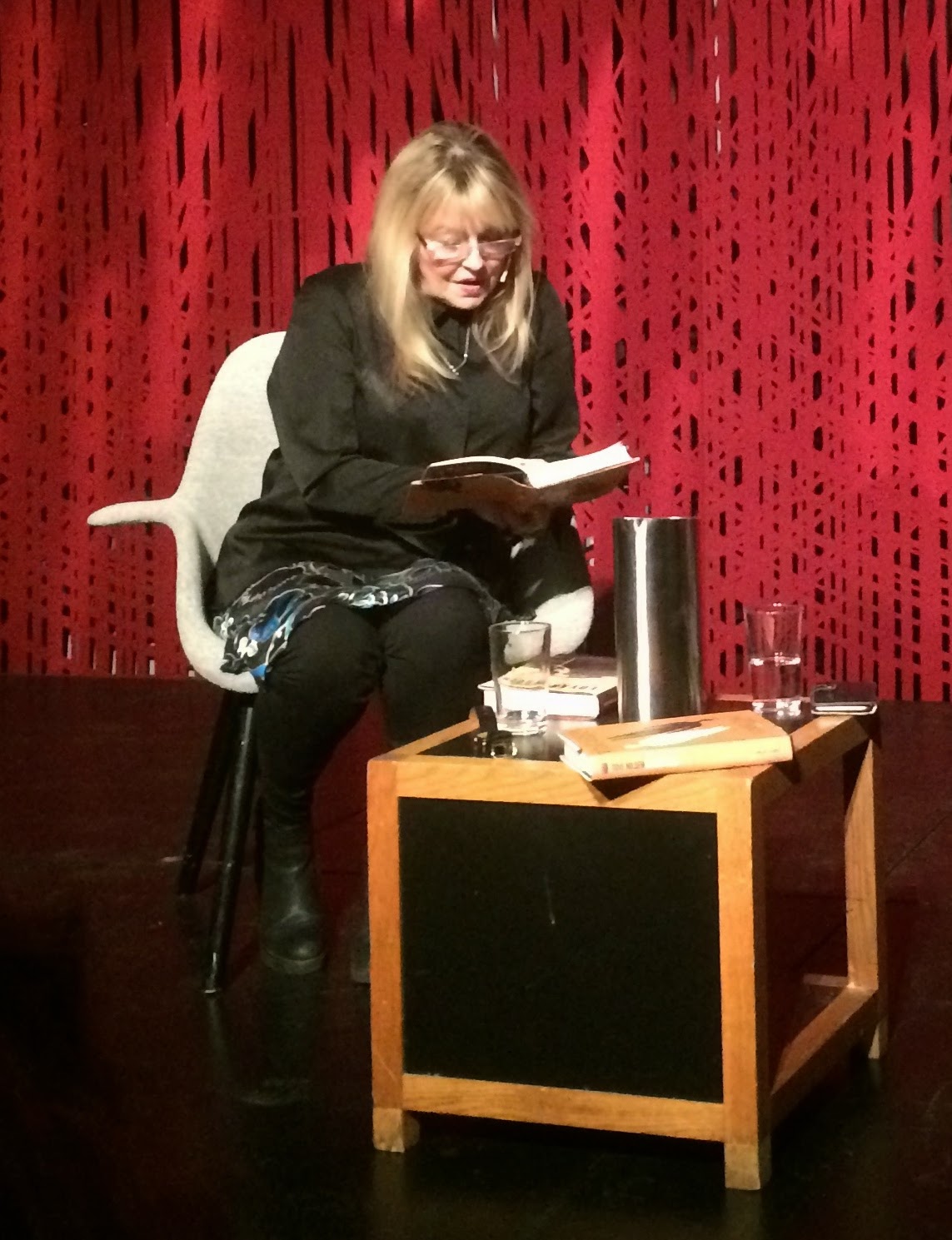 Vi spurte @Emma Steinbakken \u003c3 hvilke ting hun alltid må ha med seg på  reise 🛫 #hvergangvimøtes, image size:1143x1489