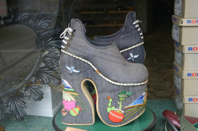Collectible memories of this era featuring FUNKY shoe display in shop window! Berlin