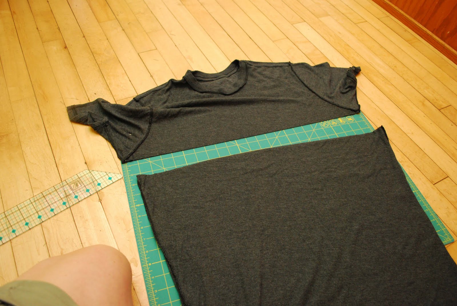 poppysmocks Refashion Men's Tshirt into Women's Summer Top Tutorial!!