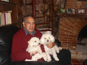 Lic. Camacho Acevedo y sus perras violette y pecas