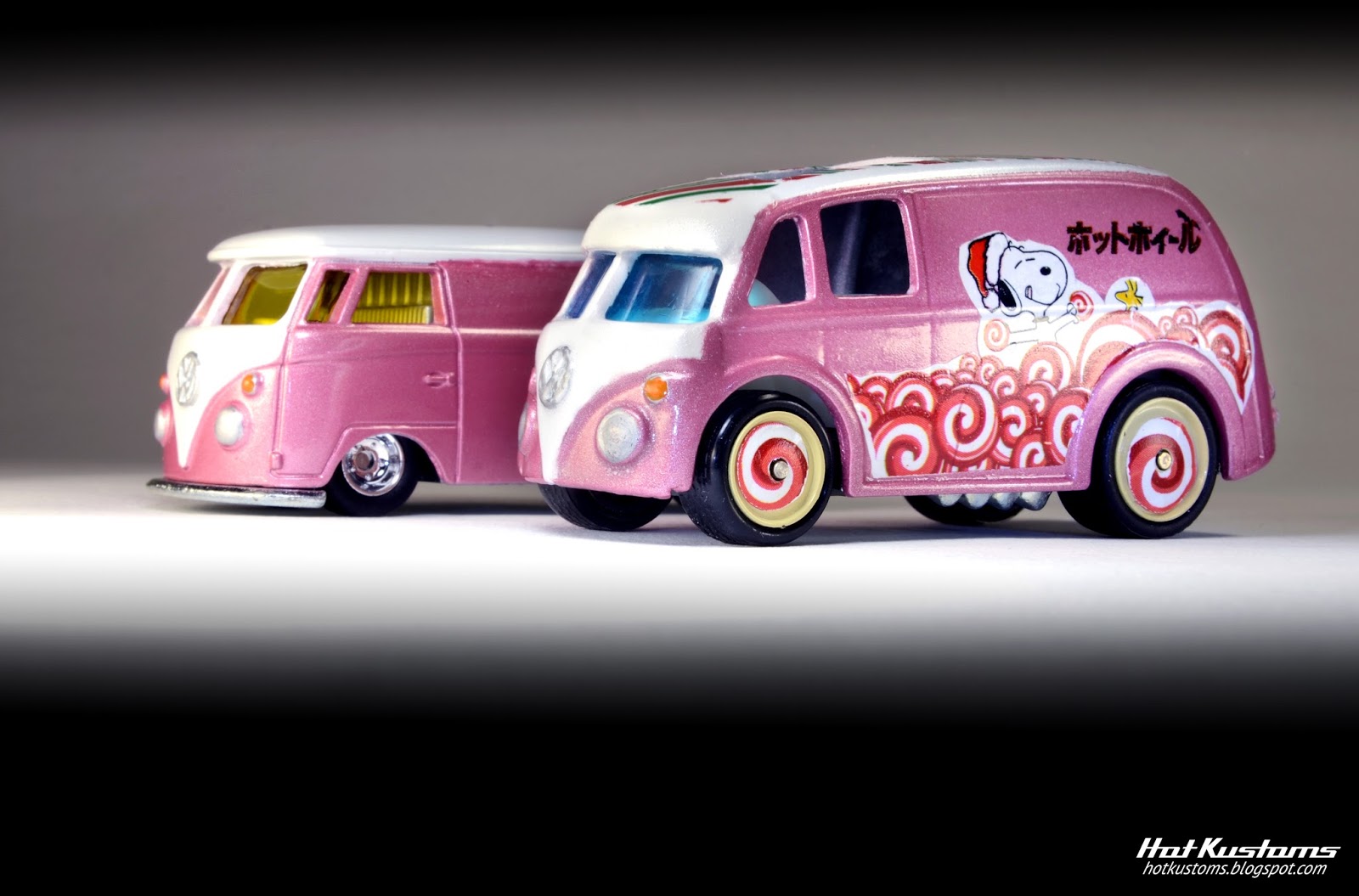 Hot Kustoms Mini Cars Happy Holidays Peanuts Volkswagen Candy Delivery Bus