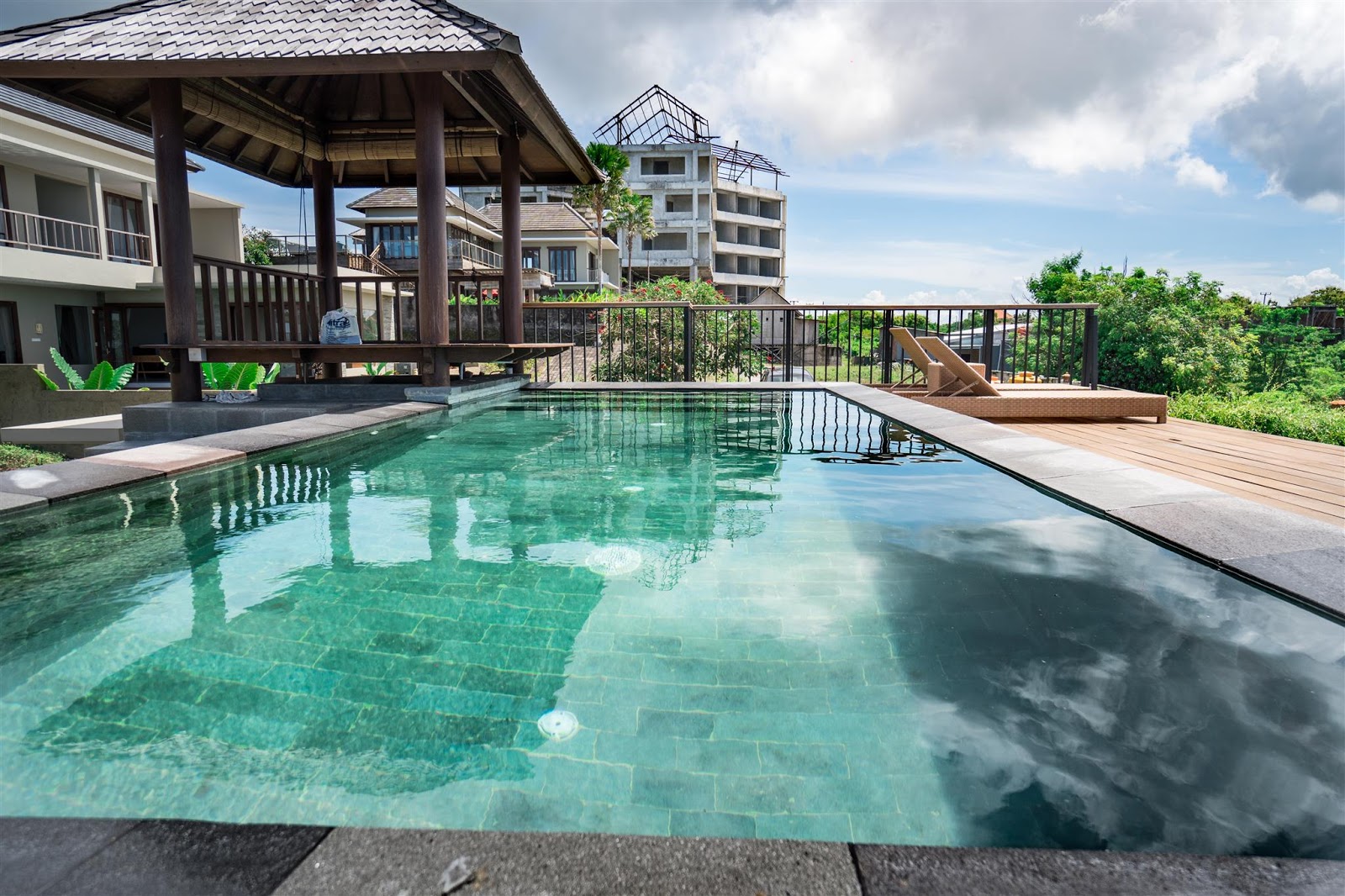 Ocean View Luxury Apartments in Dreamland