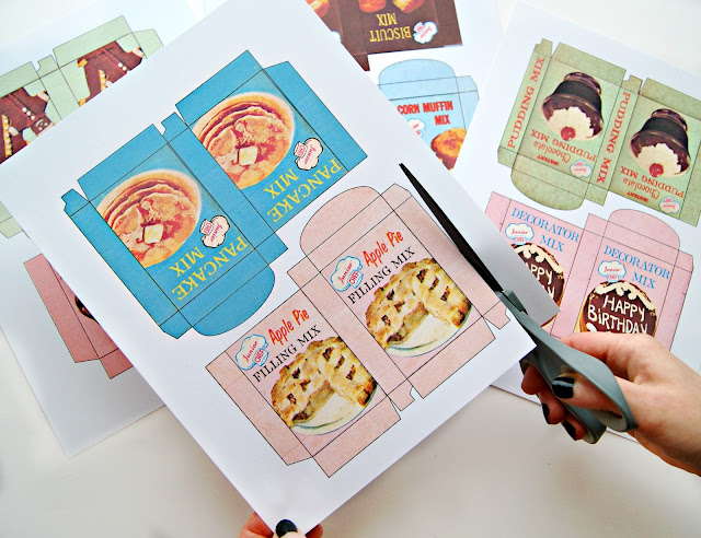 Fast Fun DIY Vintage Mini Play Food Box Garland with FREE Printable Fast Fun DIY Vintage Mini Play Food Box Garland with FREE Printable