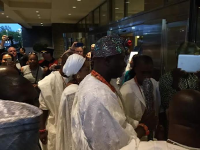 12 Photos: Americans file out to catch a glimpse of visiting Ooni of Ife