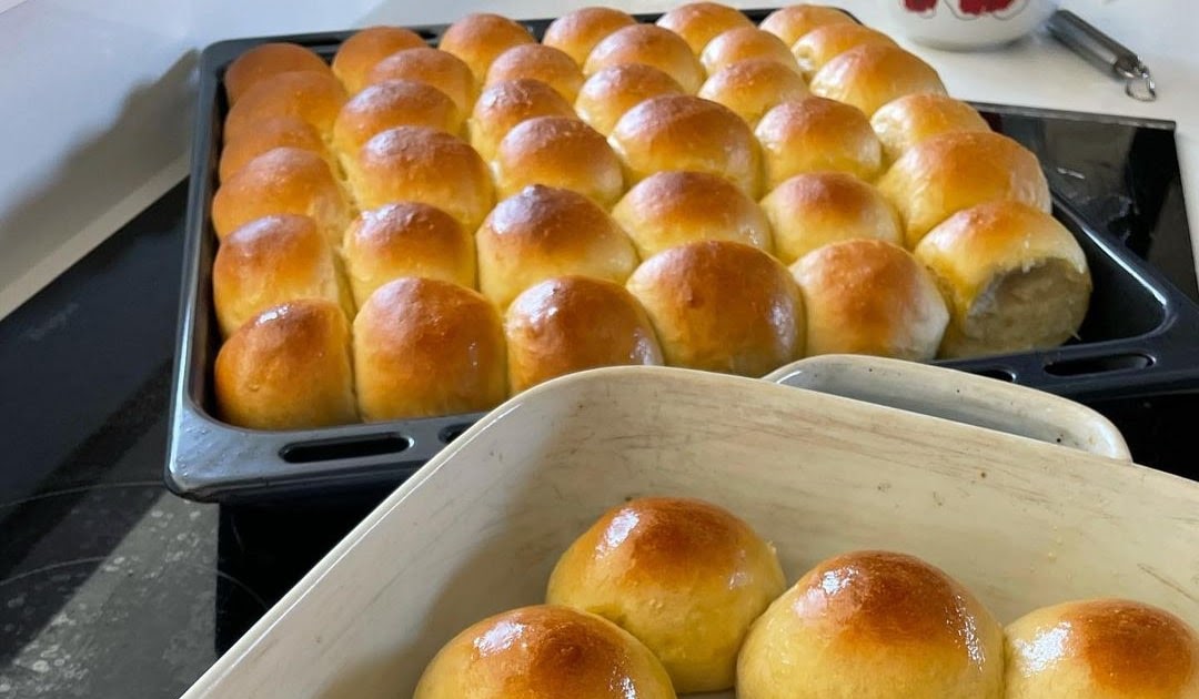 FRESHLY BAKED DINNER ROLLS