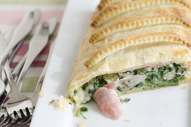 Strudel di spinaci prosciutto e formaggio