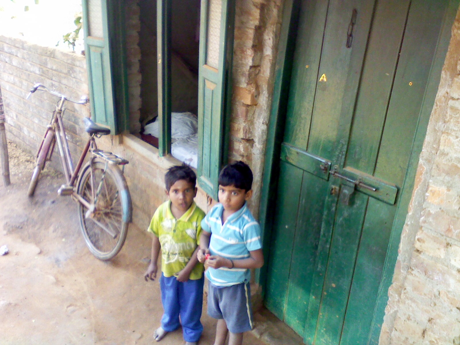 How to describe a slum area image