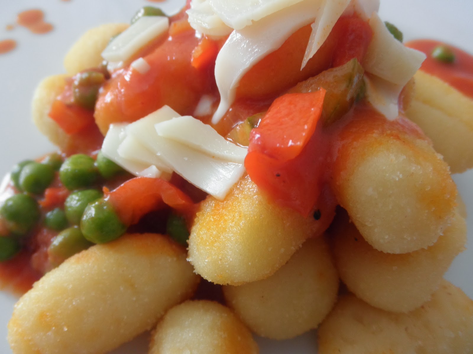 eating good with vegetarian food: Gnocchi mit bunter Gemüsesoße