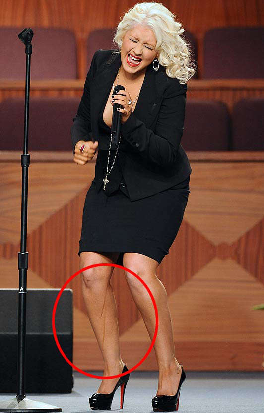 News Trend Christina Aguilera drip leg