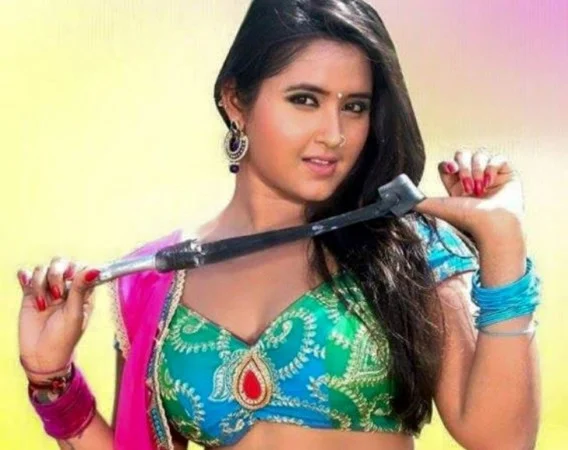 bhojpuri-actress-charges-fees