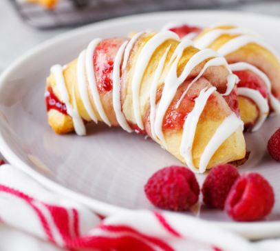 RASPBERRY CRESCENT ROLLS #rolls #desserts #cakes #raspberry #yummy