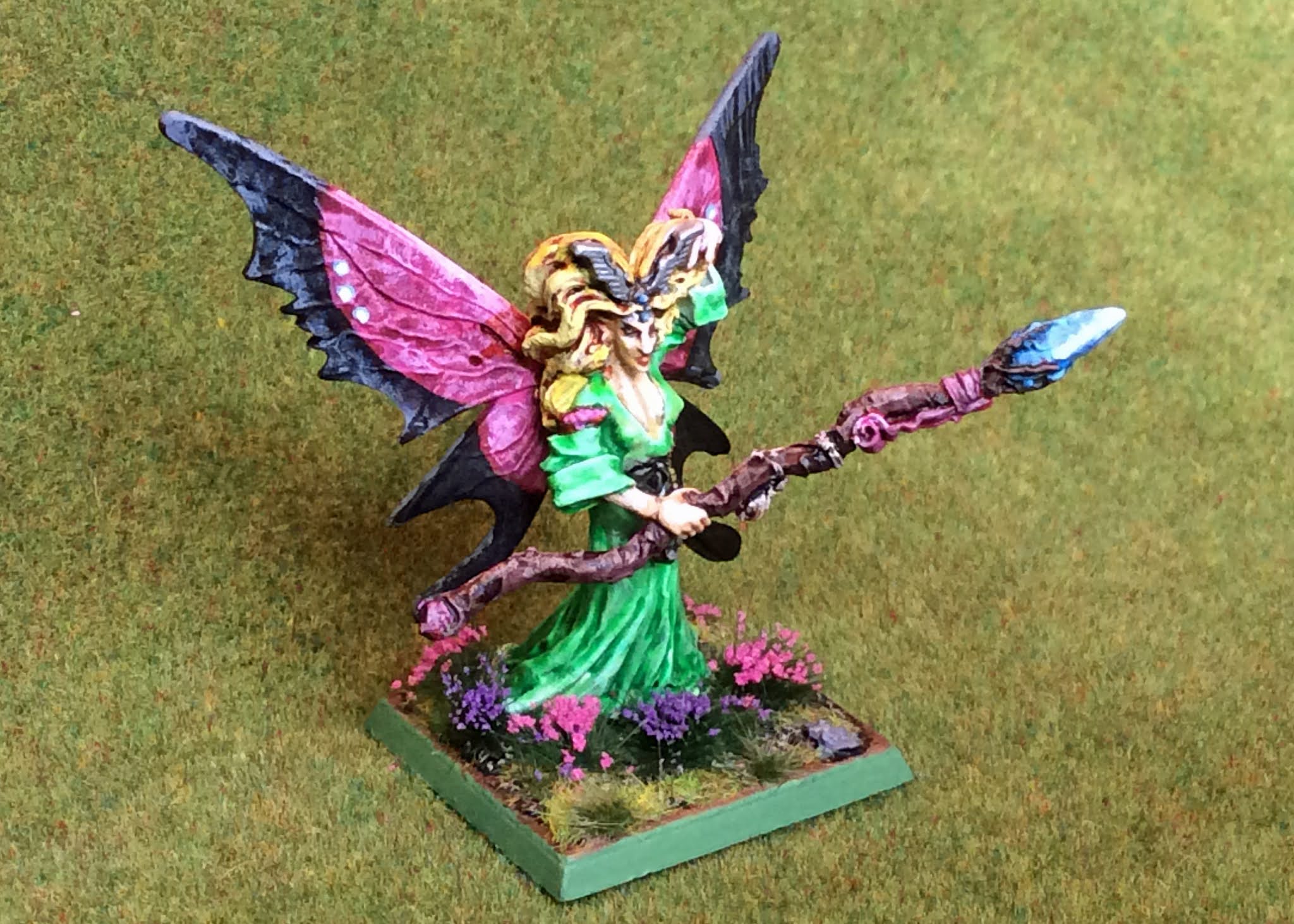 Mezmaron's Lair Classic Warhammer Fantasy Miniatures Ariel, Mage Queen of Loren