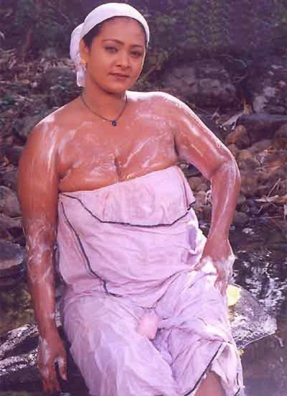 Shakeela cleavage photos collection - Latest hot bollywood tollywood