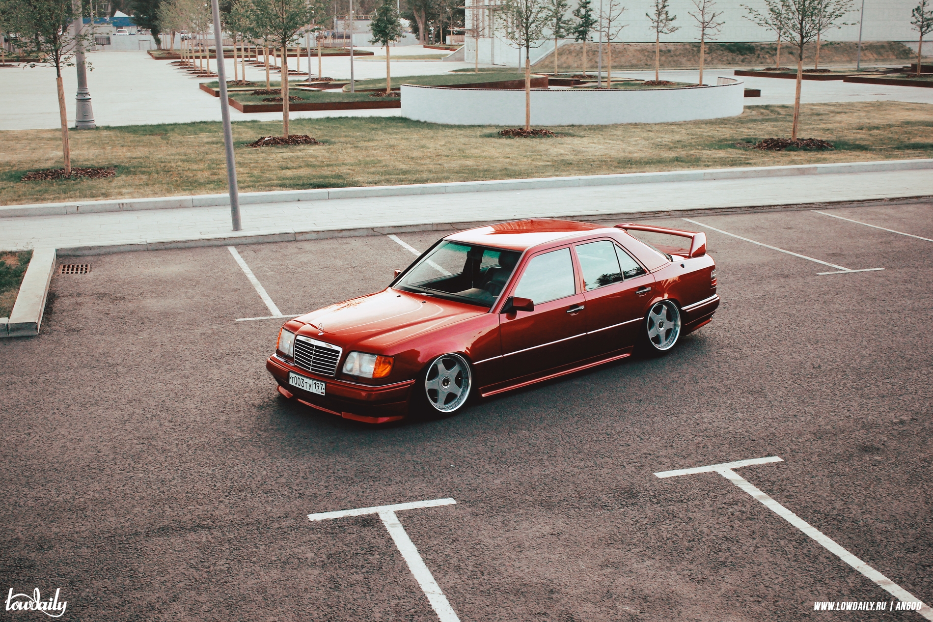 Mercedes Benz w124 stance
