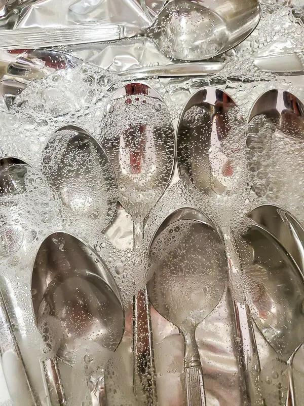 cleaning stainless silverware