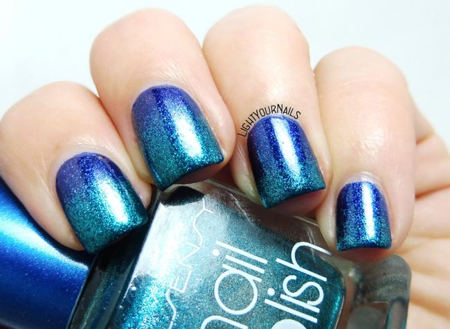 Blue and teal metallic gradient #nailart #lightyournails