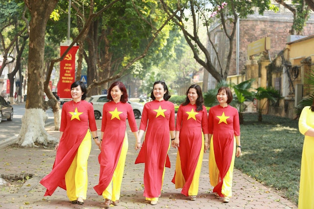 Áo dài cờ đỏ sao vàng đồng phục Ninh Thuận