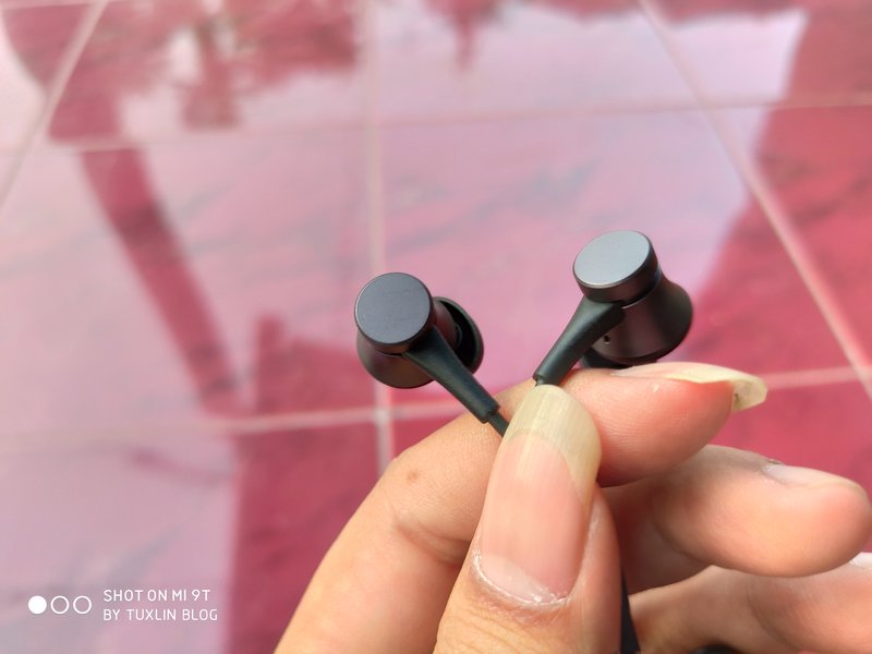 Desain Xiaomi Mi In-Ear Headphones Basic
