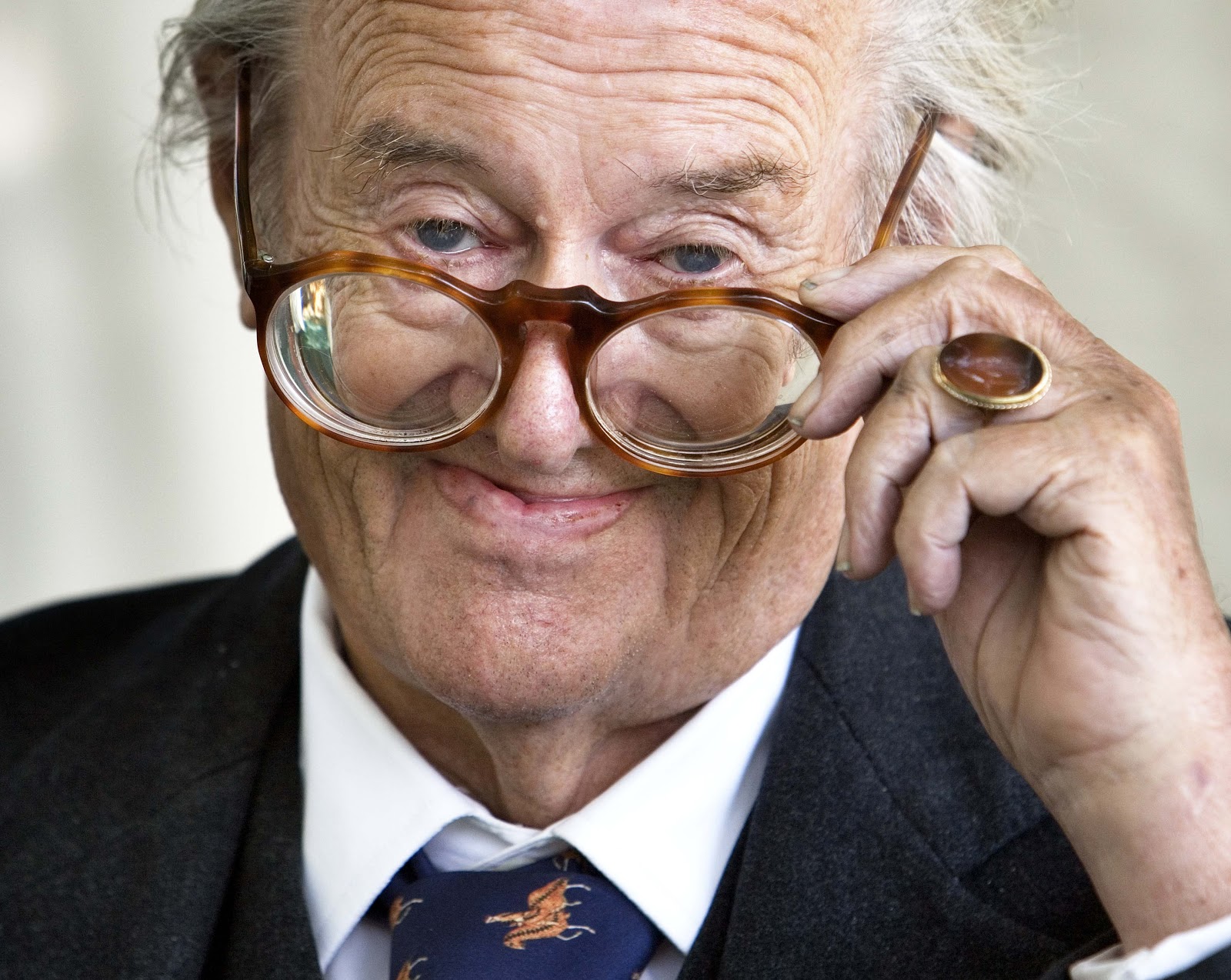 ESTACIÓN EN CURVA "Un paraíso inalcanzable", de John Mortimer