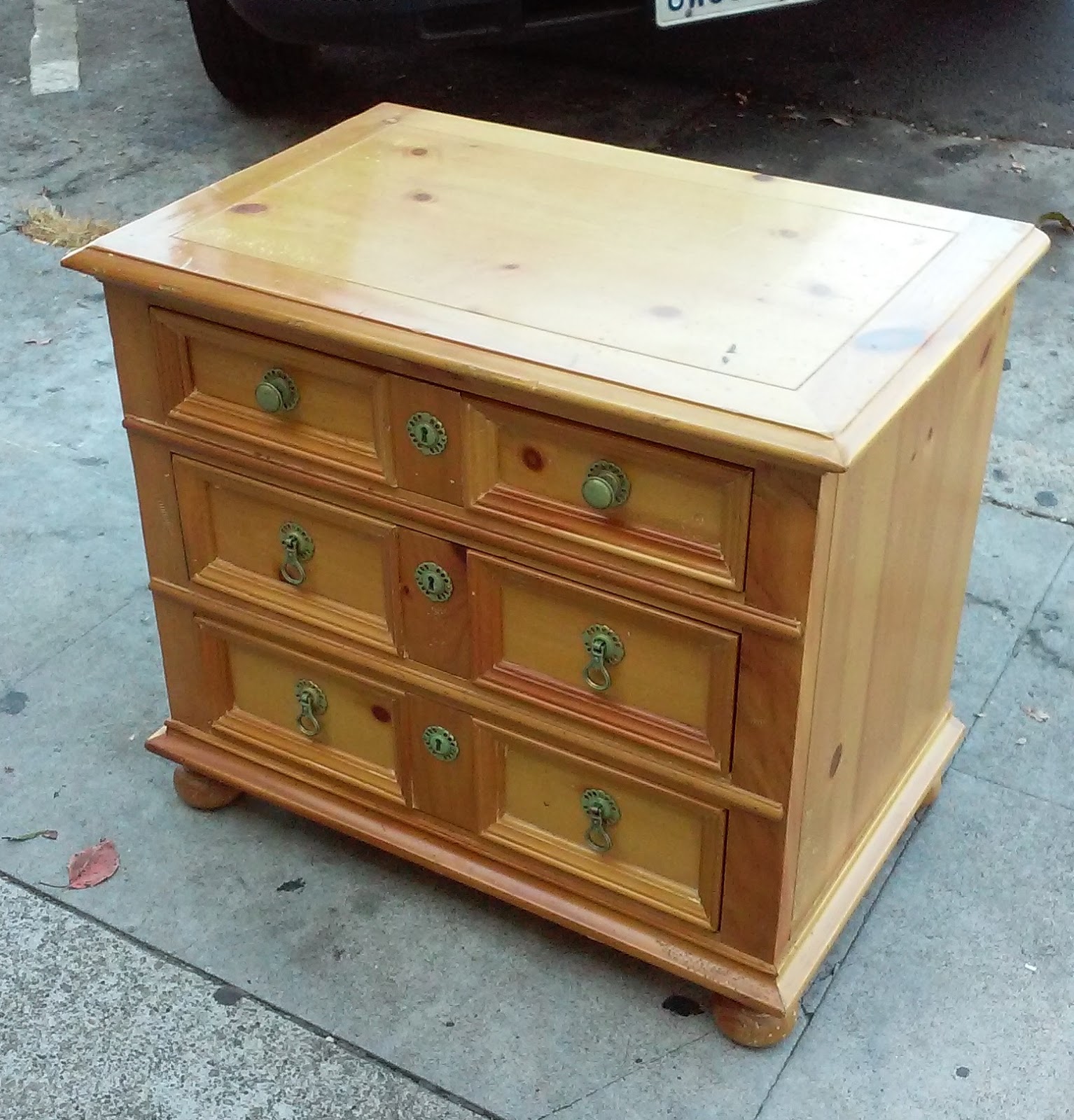 UHURU FURNITURE & COLLECTIBLES SOLD 3Drawer Knotty Pine Nightstand 30