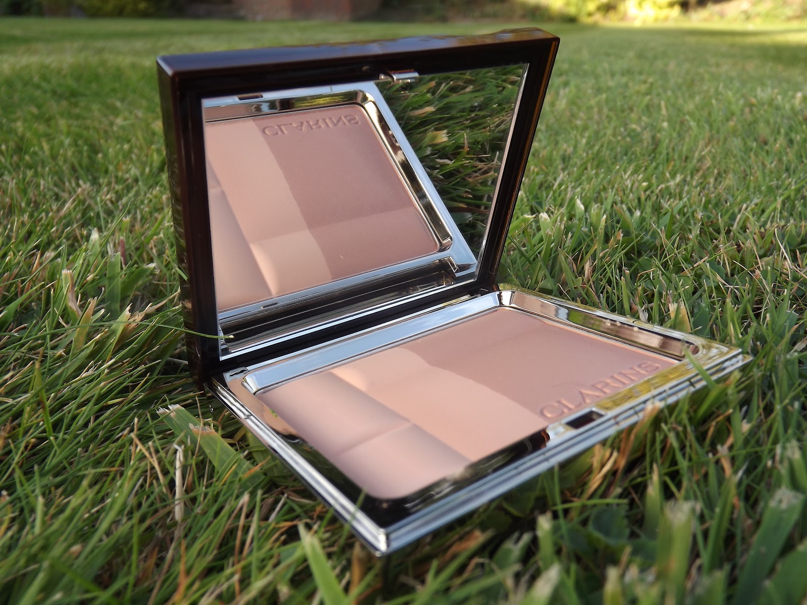 MakeupLoveer Clarins Bronzing Duo SPF15 Mineral Powder Compact