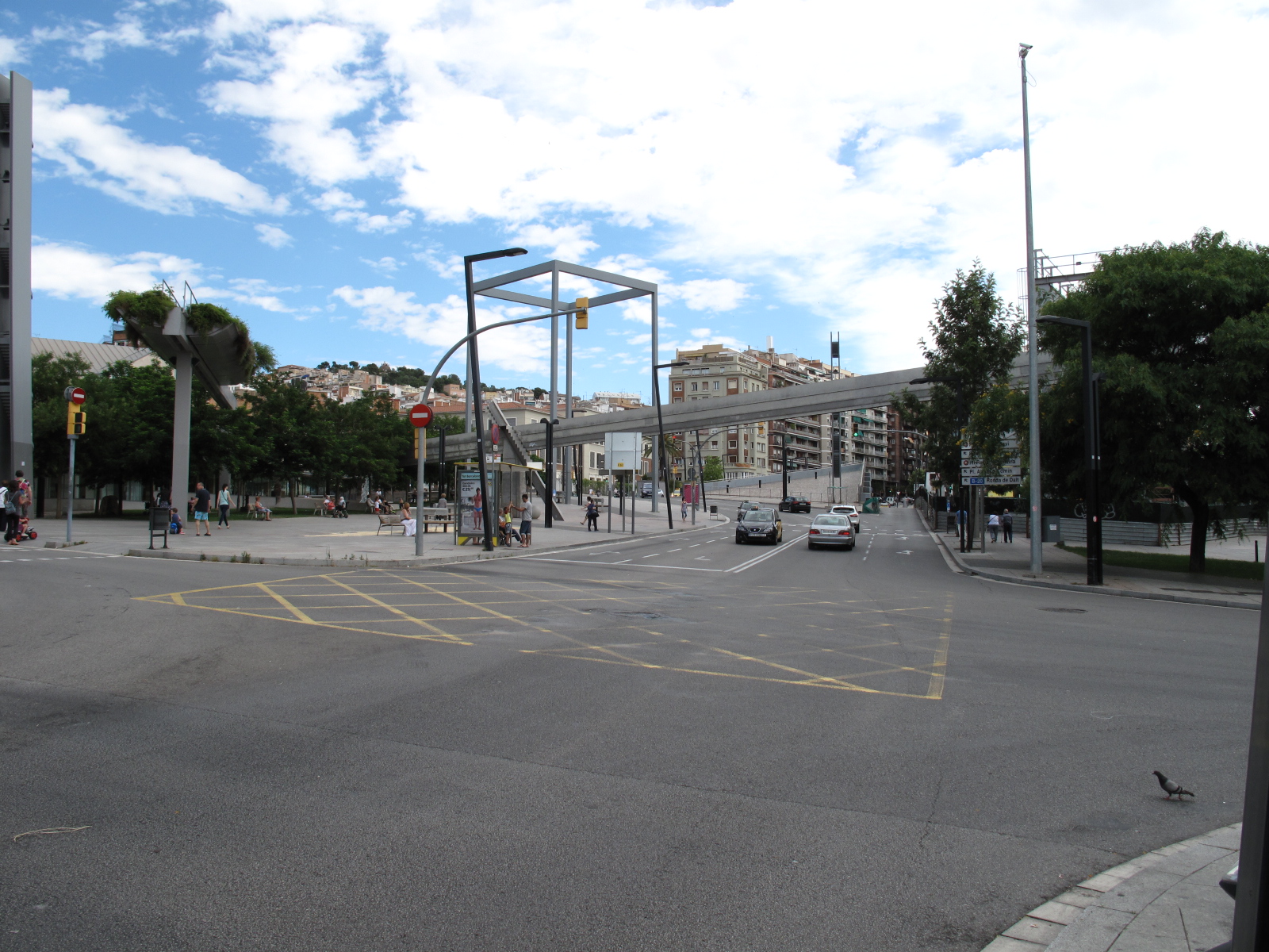 barcelona-in-the-summer-pla-a-lesseps