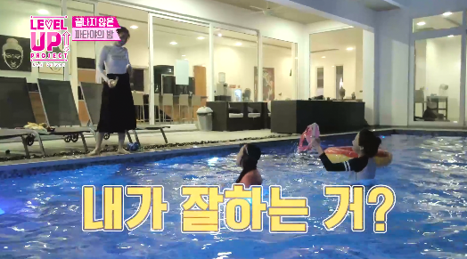 3년 배운 수영실력을 뽐내는 레드벨벳 예리 ㅋㅋㅋㅋㅋㅋ.jpgif | 인스티즈