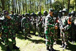 Kejar Kelompok Teroris OPM, TNI Turunkan Pasukan Setan Dari Jawa Barat